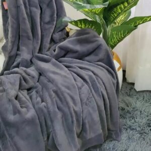 CLASSIC LIGHT WEIGHT DOUBLE-SIDED FAUX FUR BLANKET