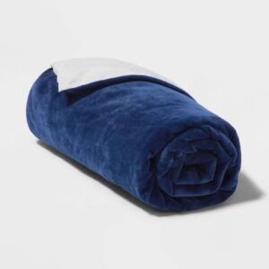 CLASSIC LIGHT WEIGHT DOUBLE-SIDED FAUX FUR BLANKET