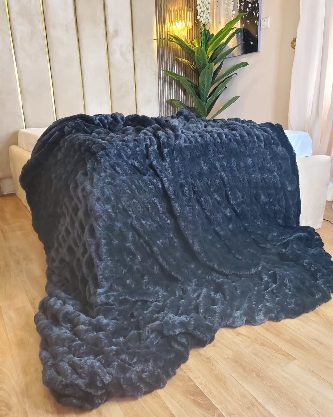 Premium super soft thick,double sided faux fur blanket - Image 4