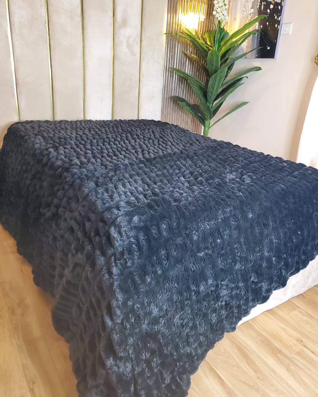 Premium super soft thick,double sided faux fur blanket - Image 2