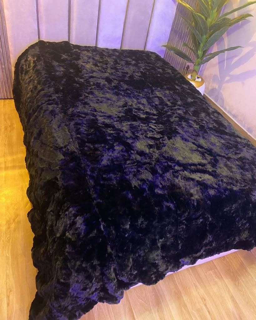 Think luxury blankets. - Image 8