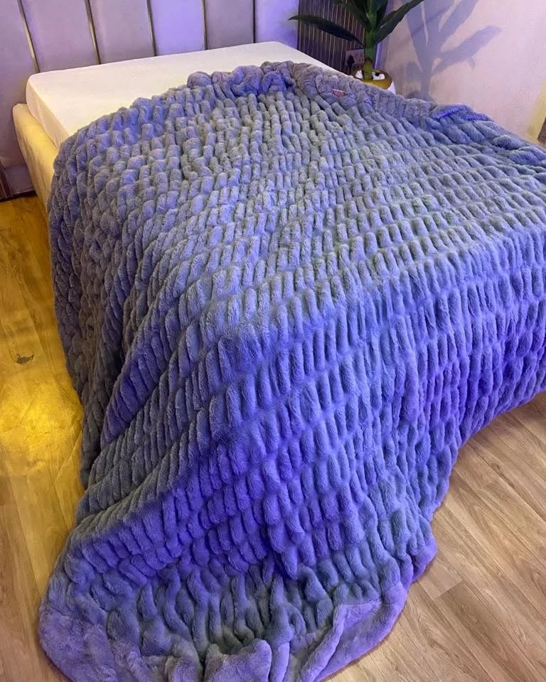 Think luxury blankets. - Image 5