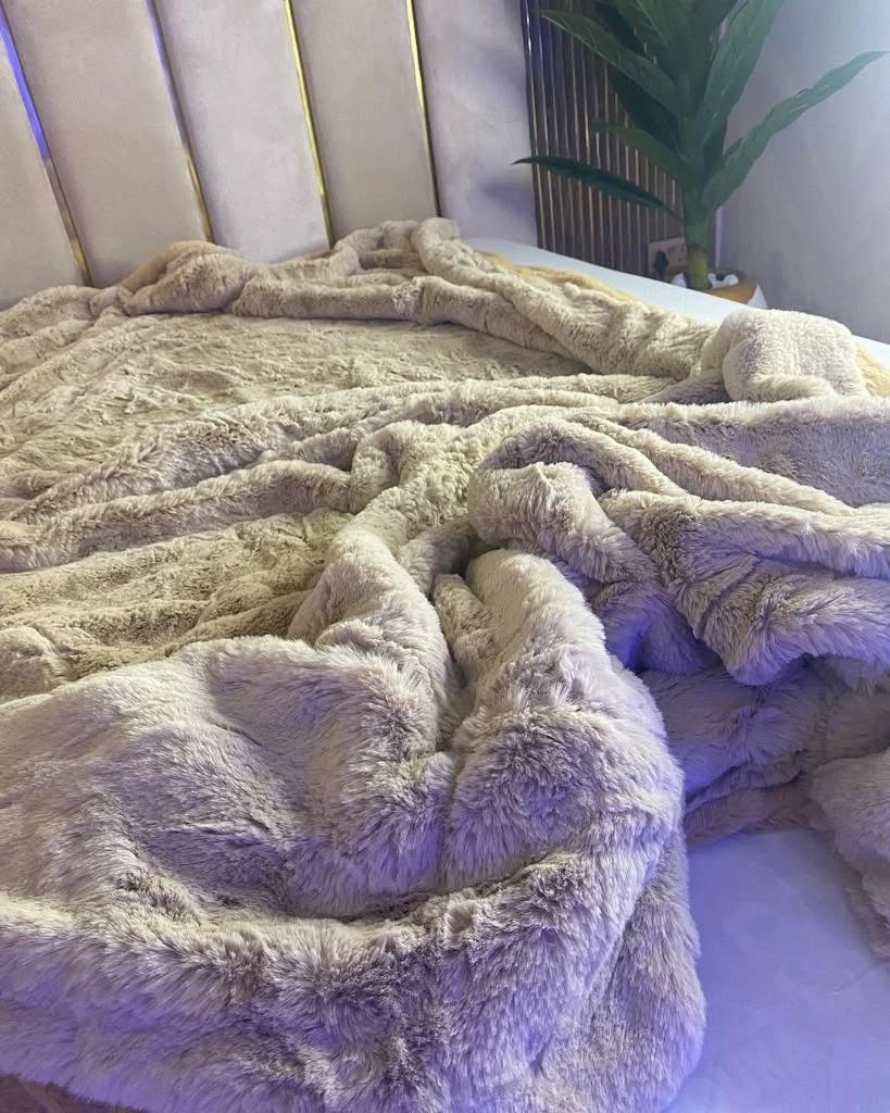 Think luxury blankets. - Image 4