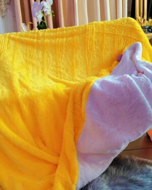 CLASSIC LIGHT WEIGHT DOUBLE-SIDED FAUX FUR BLANKET