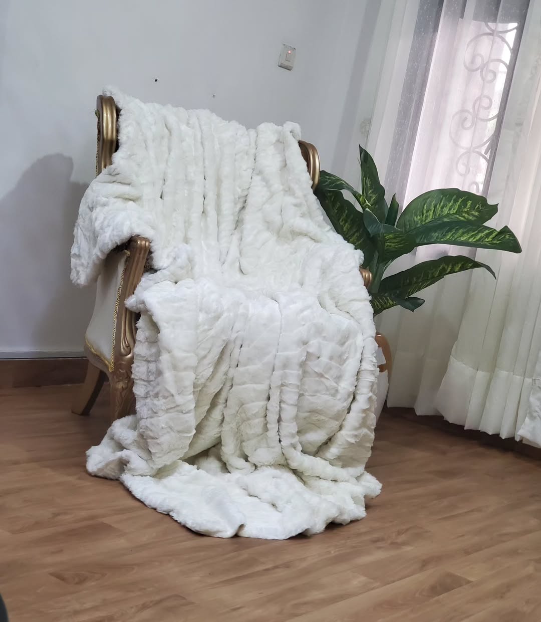 MULTI PURPOSE BLANKET! Premium super soft thick,double sided faux fur blanket