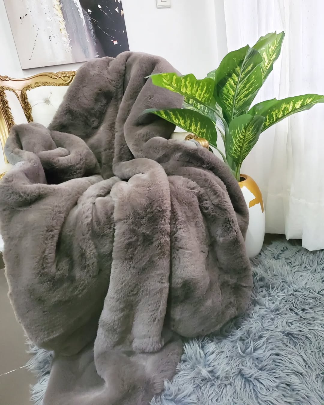MULTI PURPOSE BLANKET! Super soft thick,double sided faux fur blanket
